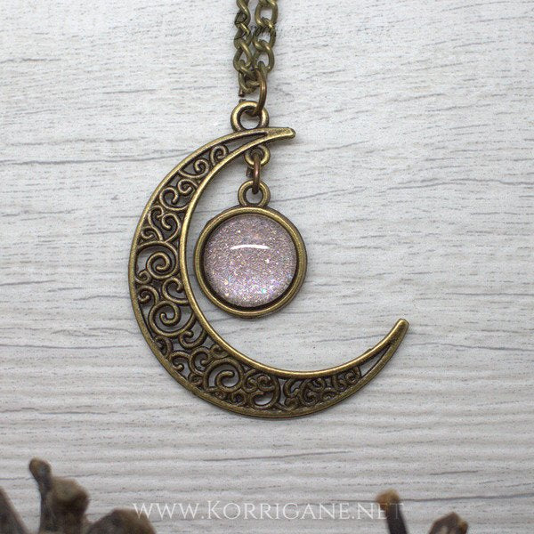 Pendentif Lune Celte "Gealaí"  korrigane