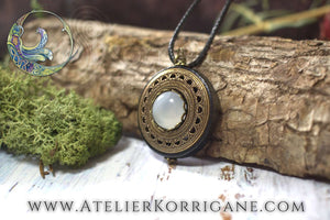 Amulette Collier Protection 'Amddiffyn' en Agate Blanche Korrigane