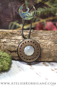Amulette Collier Protection 'Amddiffyn' en Agate Blanche Korrigane