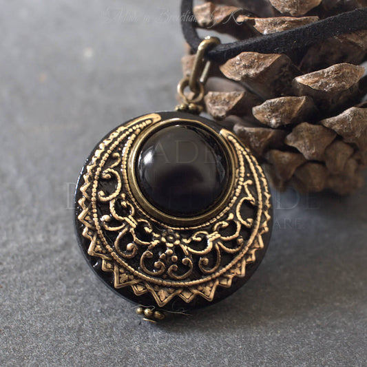 Amulette "Lleuad" Collier de Protection Lune Wicca Onyx Talisman Triple Déesse Korrigane