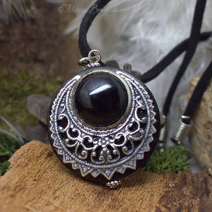 Amulette "Lleuad" Collier de Protection Lune Wicca Onyx Talisman Triple Déesse - Silver-Filled Laiton Korrigane