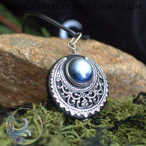 Amulette "Lleuad" Collier de Protection Lune Wicca en Kyanite Korrigane