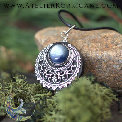 Amulette "Lleuad" Collier de Protection Lune Wicca en Kyanite Korrigane