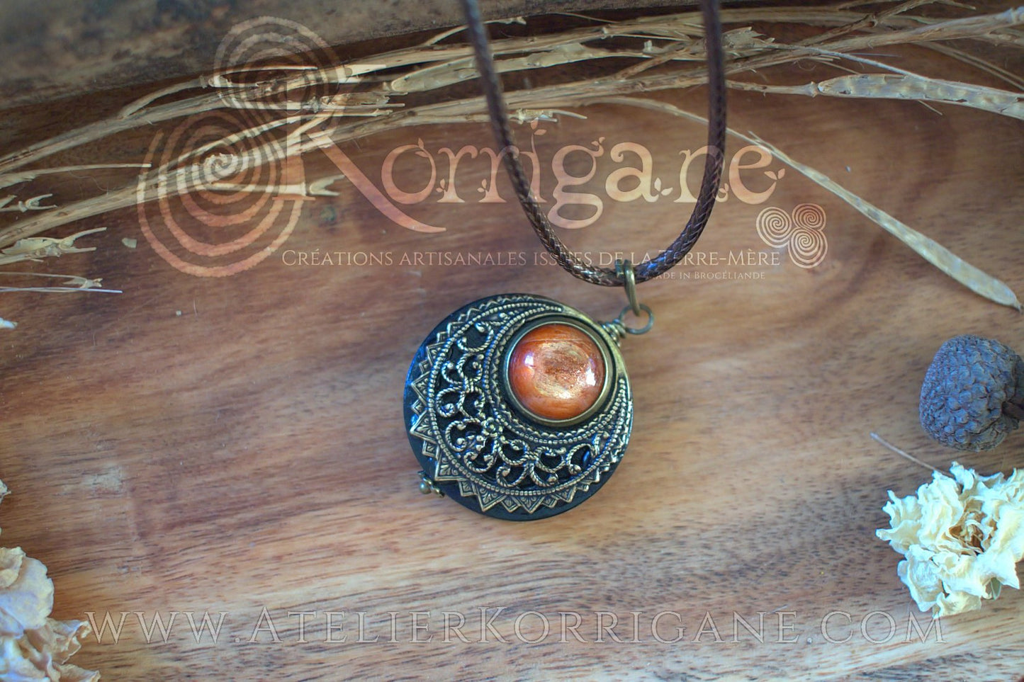 Amulette "Lleuad" Véritable Pierre de Soleil - Collier de Protection Lune - EDITION LIMITEE Korrigane