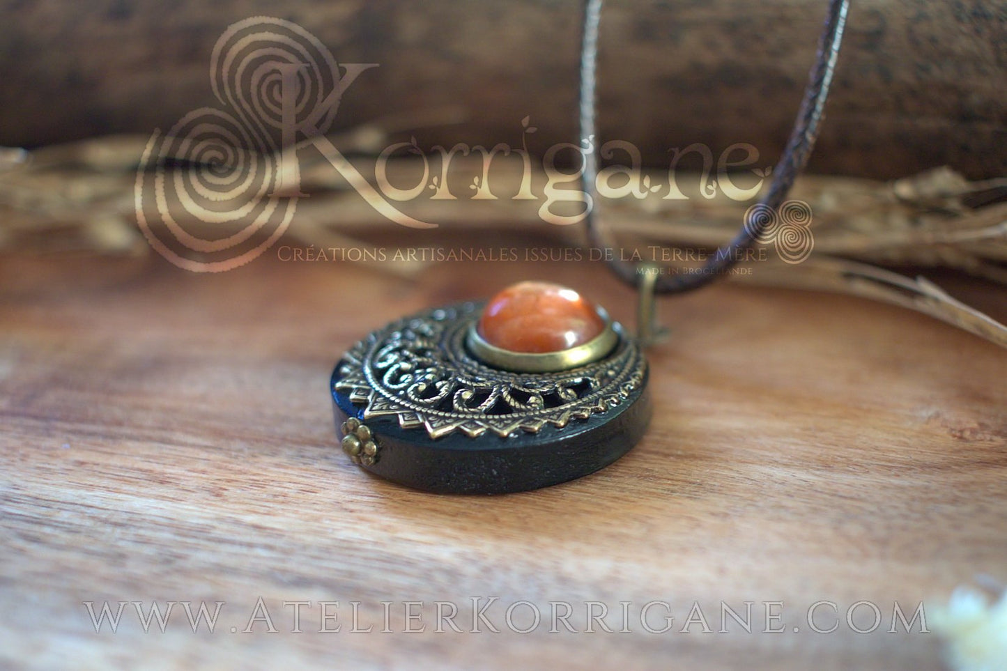 Amulette "Lleuad" Véritable Pierre de Soleil - Collier de Protection Lune - EDITION LIMITEE Korrigane