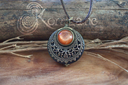 Amulette "Lleuad" Véritable Pierre de Soleil - Collier de Protection Lune - EDITION LIMITEE Korrigane