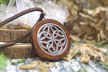 Amulette "Triketra" Collier de Protection Celtique - Triquetra Noeuds - Wicca Talisman Triple Déesse - Bois Laiton Korrigane