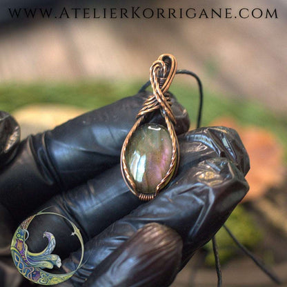 Amulette en Labradorite violette Korrigane