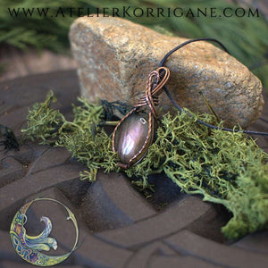 Amulette en Labradorite violette Korrigane