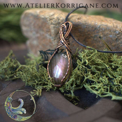 Amulette en Labradorite violette Korrigane