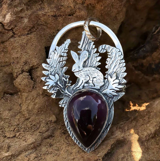 Pendentif Lièvre d'Ostara en Améthyste et Argent Massif Korrigane