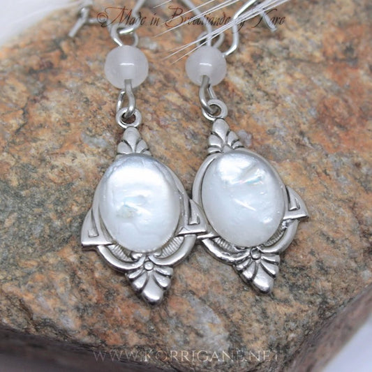 Boucles d'Oreilles "Elfe Blanche" cabochon de verre et perles de Jaspe Korrigane