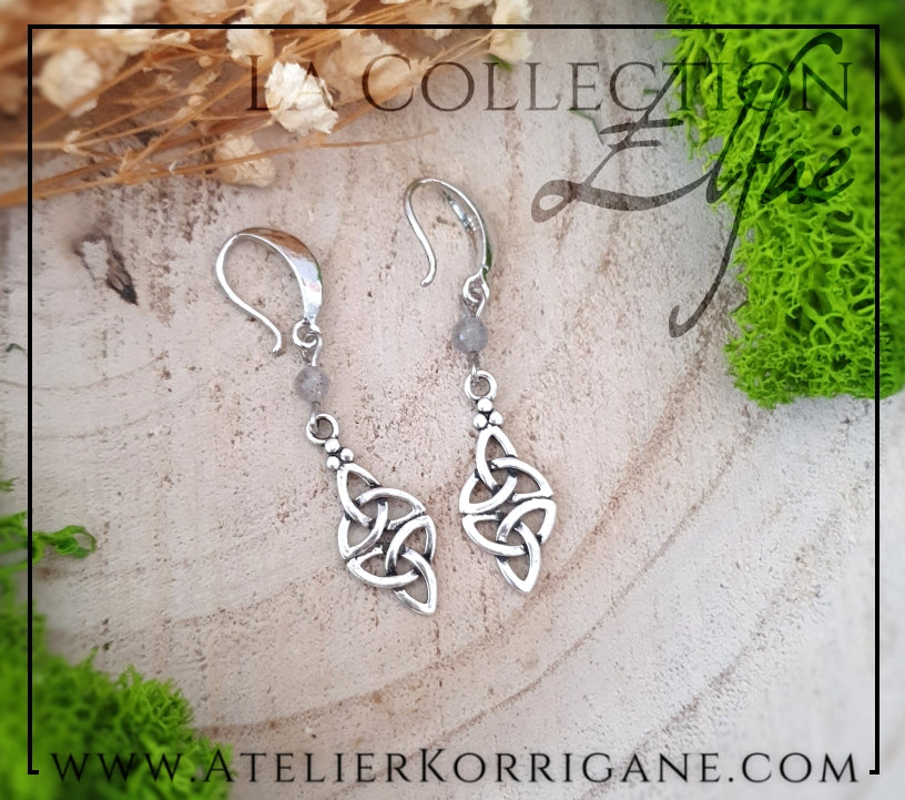 Boucles d'Oreilles Elfiques en Labradorite avec Triquetra Celtique Korrigane