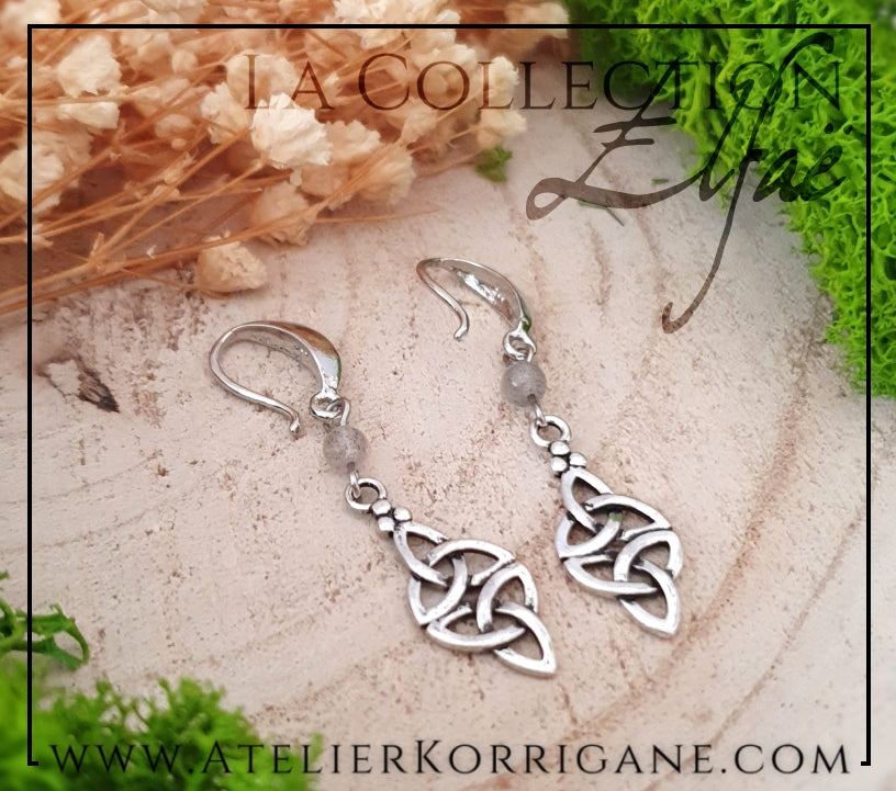 Boucles d'Oreilles Elfiques en Labradorite avec Triquetra Celtique Korrigane