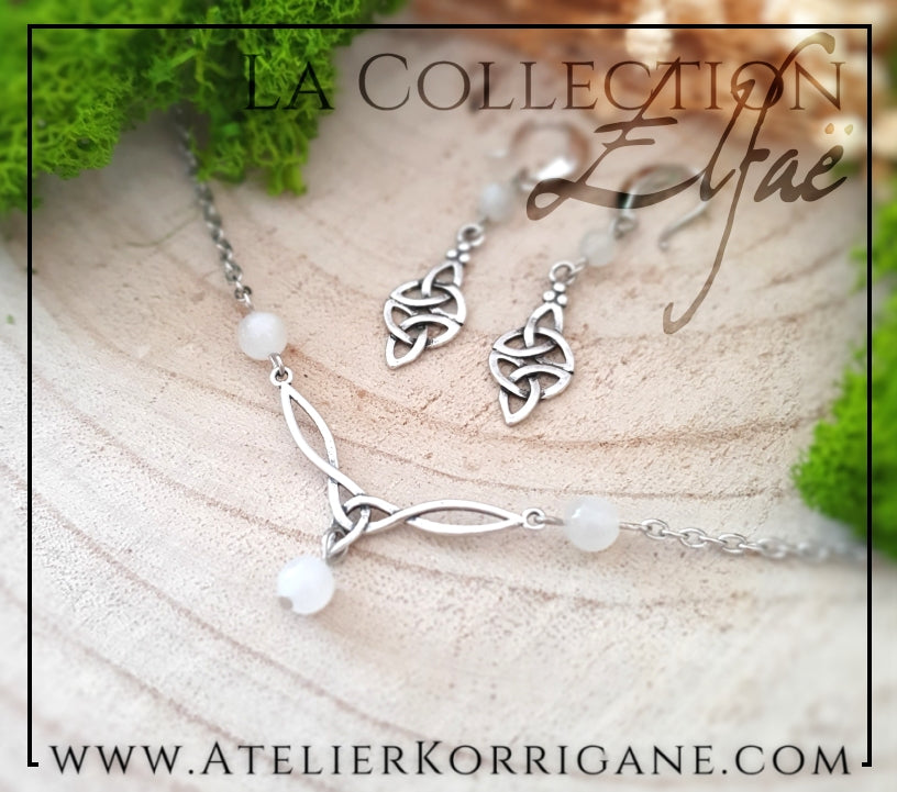 Boucles d'Oreilles Elfiques en Pierre de Lune Blanche avec Triquetra Celtique Korrigane