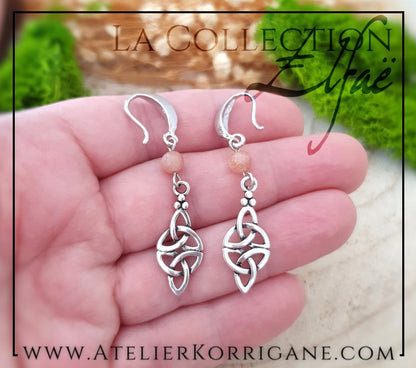 Boucles d'Oreilles Elfiques en Pierre de Lune Pêche avec Triquetra Celtique Korrigane