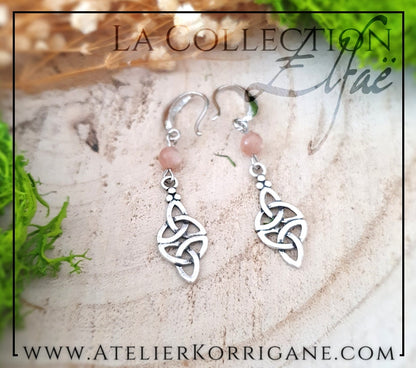 Boucles d'Oreilles Elfiques en Pierre de Lune Pêche avec Triquetra Celtique Korrigane