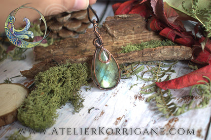 Pendentif Brumes en Labradorite Vert-Bleu et Cuivre Korrigane