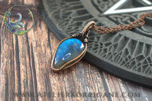 Charger l&#39;image dans la galerie, Pendentif Brumes en Labradorite Bleu profond et Cuivre Korrigane