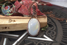 Charger l&#39;image dans la galerie, Pendentif Brumes en Labradorite Blanche et Cuivre Korrigane