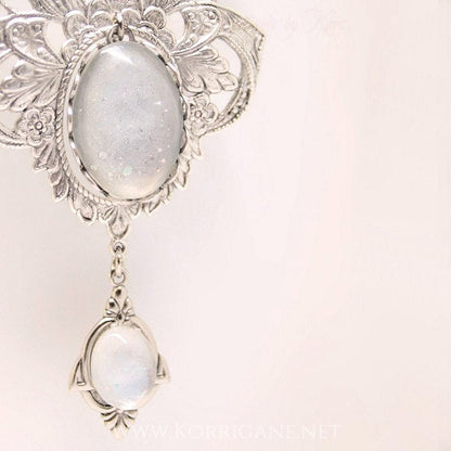 Collier "Elfe Blanche" Tour de Tête en cabochon de verre et perles de jaspe Korrigane