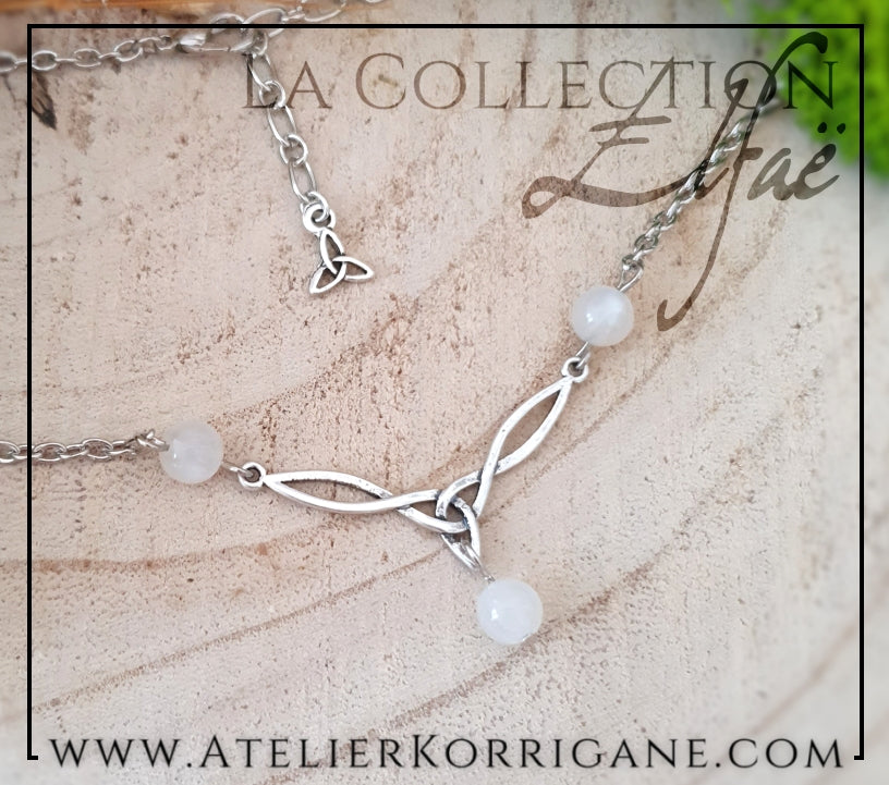 Collier Elfique en Pierre de Lune Blanche avec Triquetra Celtique Korrigane