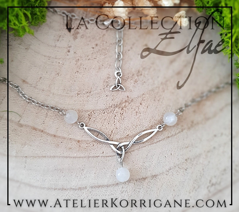 Collier Elfique en Pierre de Lune Blanche avec Triquetra Celtique Korrigane