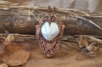 Collier Galadriel en Nacre 'Elfen' Korrigane