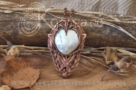 Collier Galadriel en Nacre 'Elfen' Korrigane