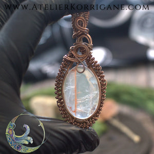 Collier Pendentif Dùsgadh Ogham en Quartz Rose Korrigane