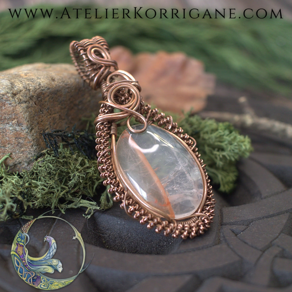 Collier Pendentif Dùsgadh Ogham en Quartz Rose Korrigane