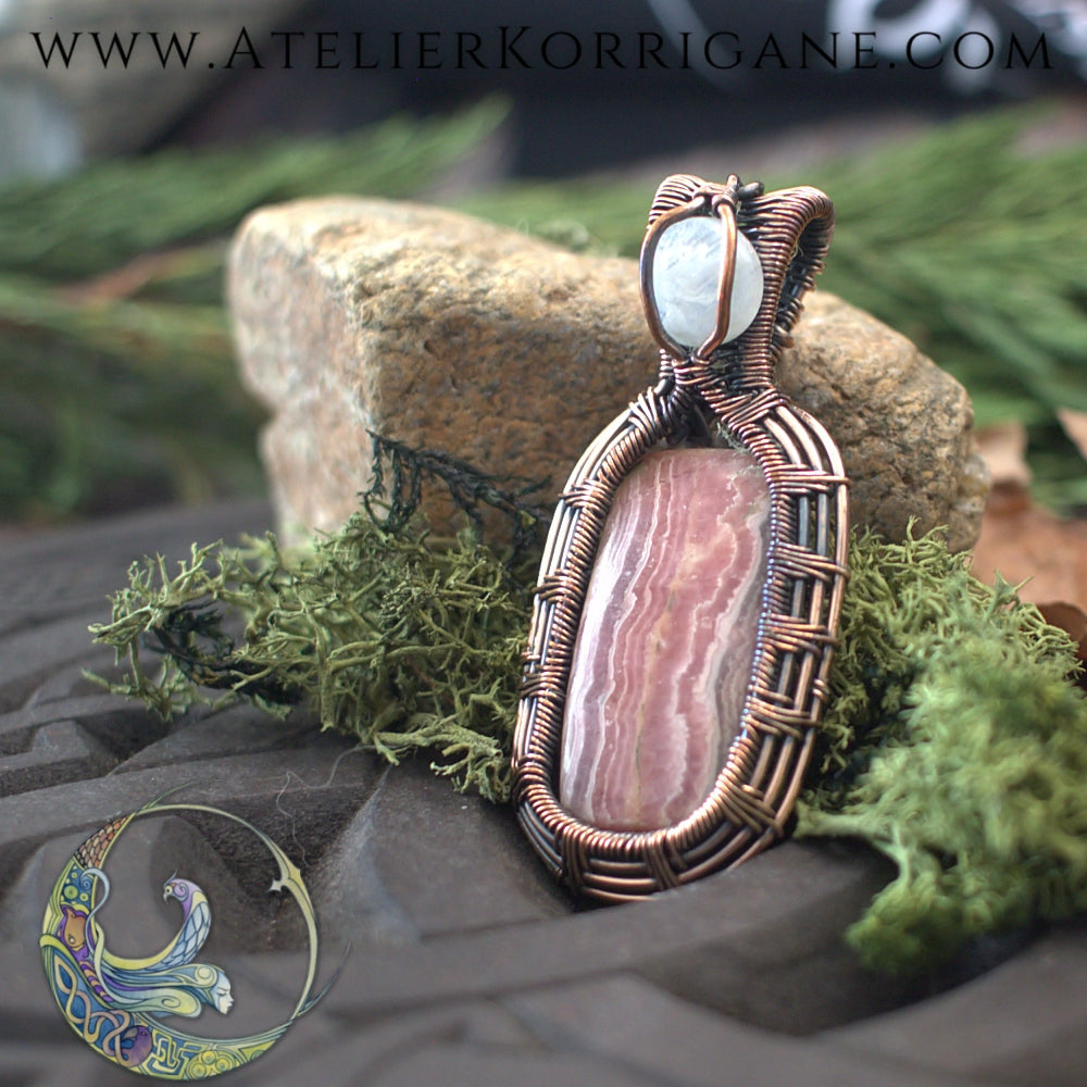 Collier Pendentif Dùsgadh Ogham en Rodhochrosite Korrigane