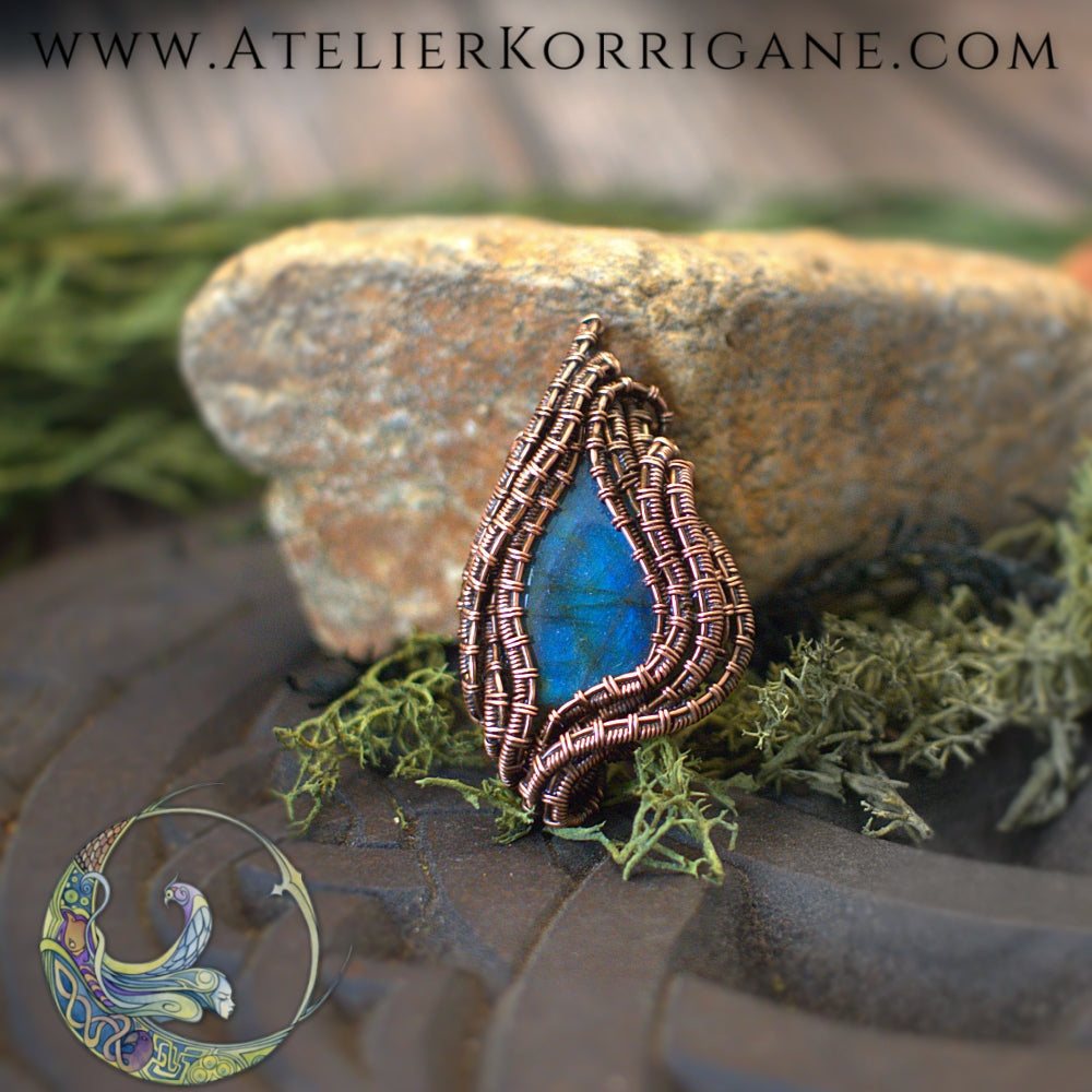 Collier de Litha en Labradorite bleue Korrigane