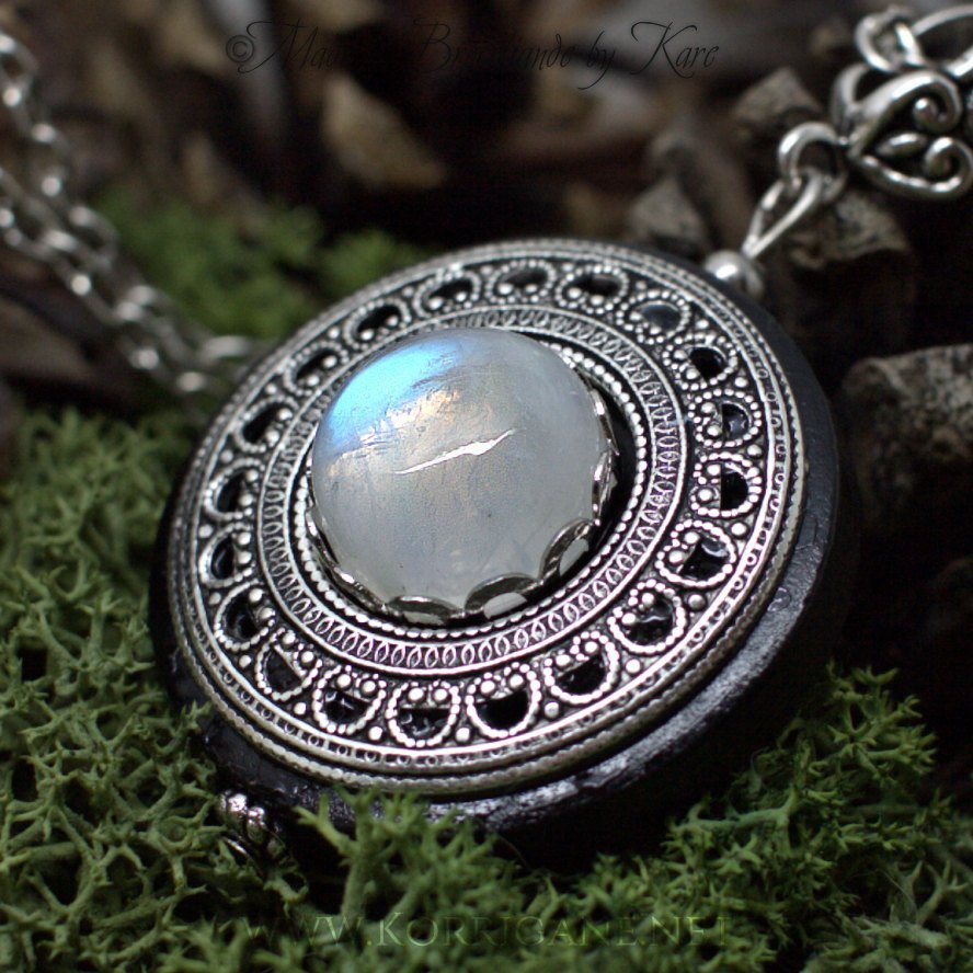 Collier de Protection Pendentif 'Amddiffyn' Labradorite Blanche - Rainbow Moonstone - Bois - paganisme - WICCA Korrigane