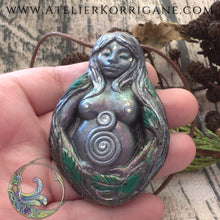 Charger l&#39;image dans la galerie, talisman gaïa pendentif gaïa talisman déesse mère - Atelier Korrigane