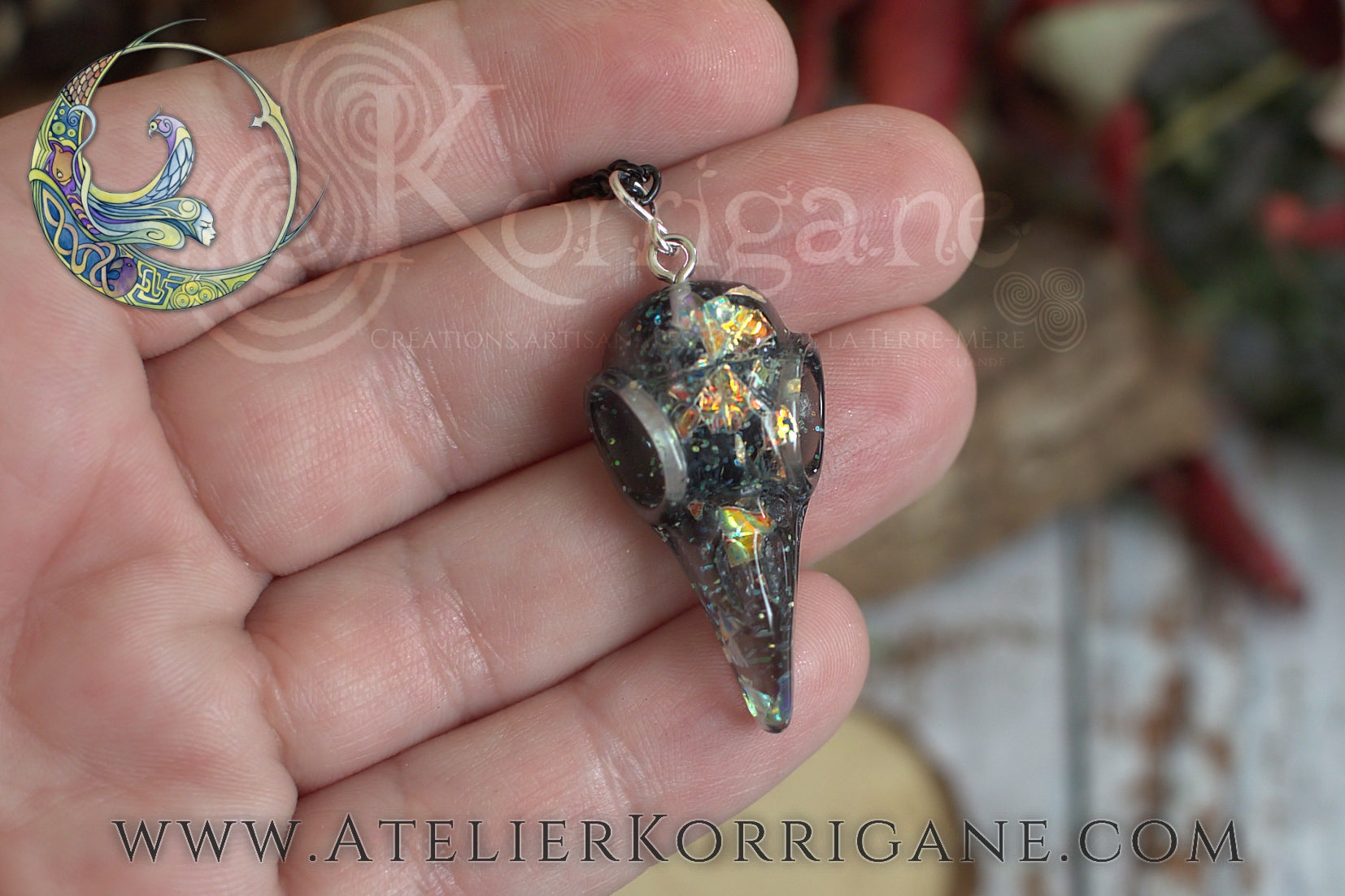 Pendentif Totem Corbeau pailleté Korrigane