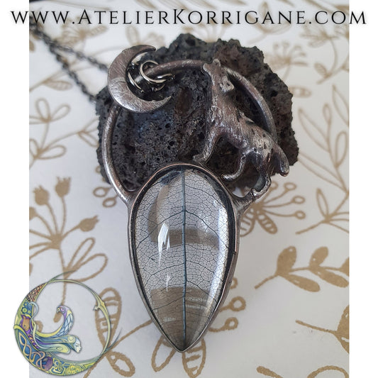 Collier Plantes avec de véritable Feuille et Loup Sous la Lune - Les Botaniques Korrigane