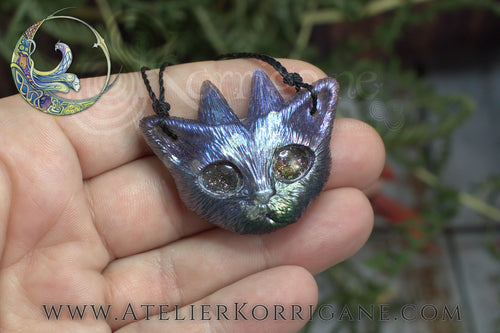 Pendentif Chat Faun Violet-Vert holographique Korrigane