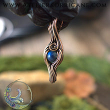 Charger l&#39;image dans la galerie, Le Ptit Pendentif de Litha en Labradorite Bleue Korrigane