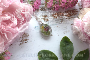 Pendentif Ynis Wytrin avec mimosa et rose - korrigane