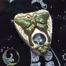 Charger l&#39;image dans la galerie, Planchette Ouija Papillon de Nuit Vert-cuivré et chair Korrigane