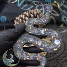 Charger l&#39;image dans la galerie, Serpent totem orné de phases Lunaires V3 Korrigane