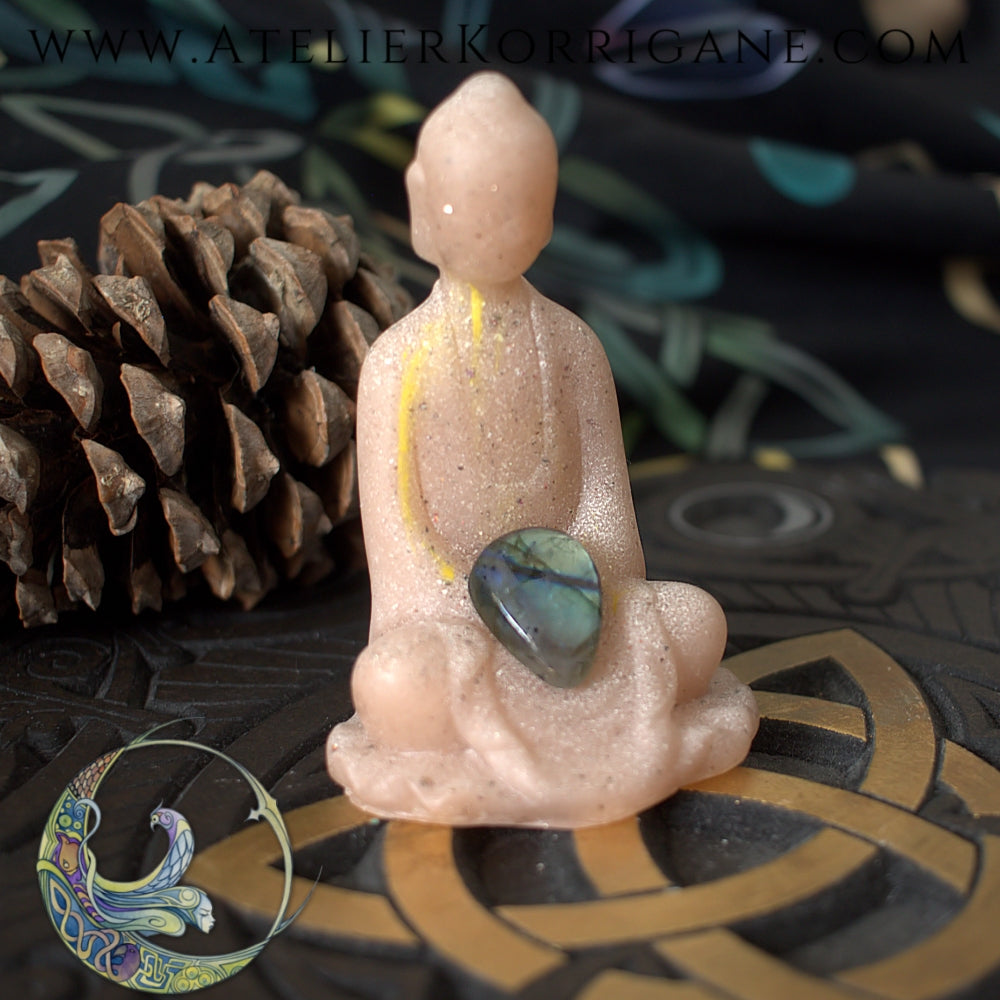 Statuette Bouddha avec sa labradorite Korrigane