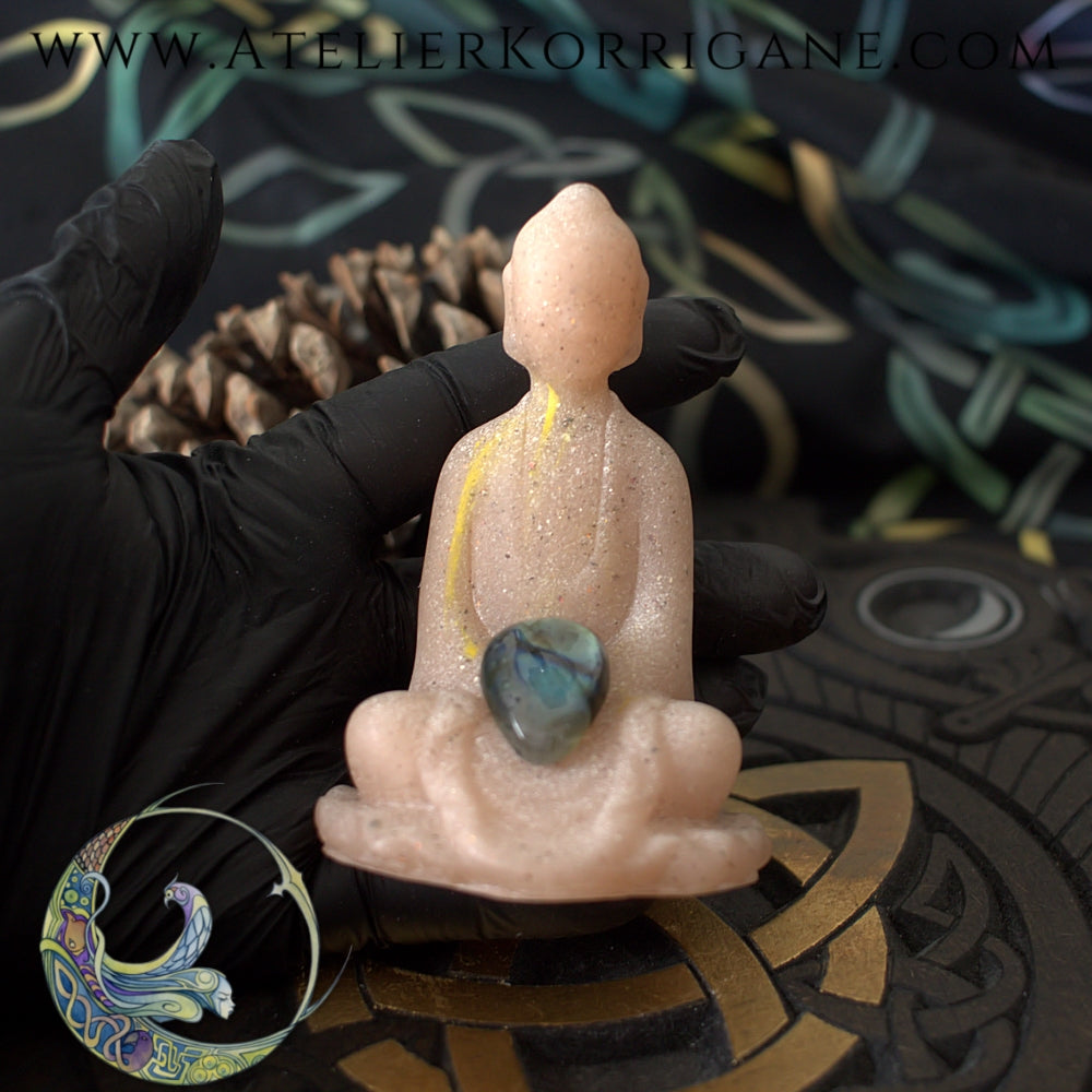 Statuette Bouddha avec sa labradorite Korrigane