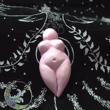 Charger l&#39;image dans la galerie, Talisman Gaia votre Déesse-Mère de Guidance - Rose Pâle Korrigane