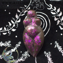 Charger l&#39;image dans la galerie, Talisman Gaia votre Déesse-Mère de Guidance - Violet étoiles améthystes Korrigane