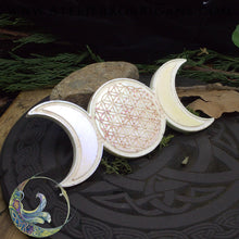Charger l&#39;image dans la galerie, Triple Lune décorée d&#39;une Fleur de Vie - V2 Korrigane